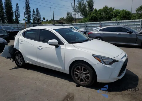 2020 Toyota Yaris L из США, поврежденный, VIN 3MYDLBYV3LY704337